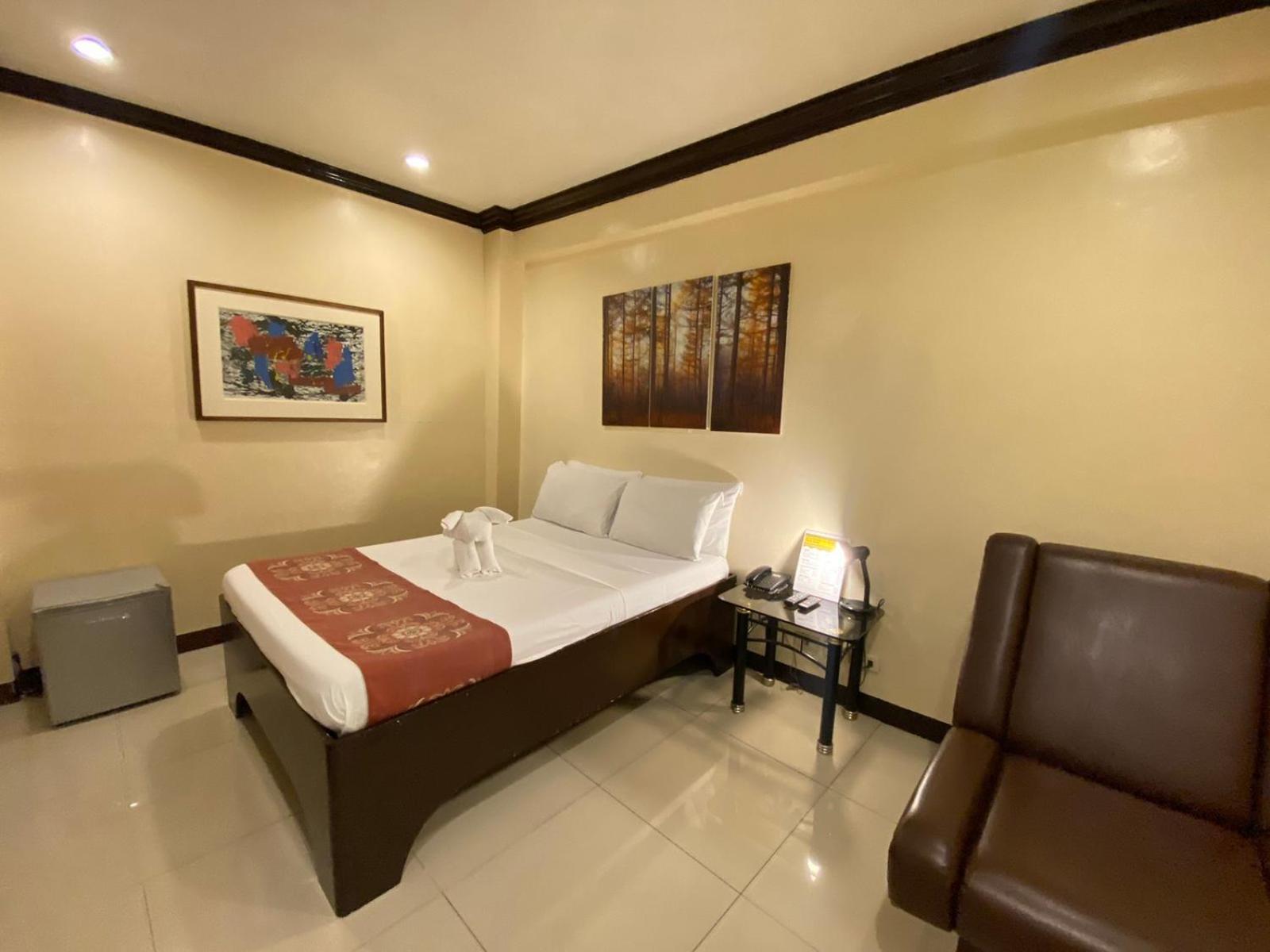 Stone House Quezon City San Juan  Экстерьер фото